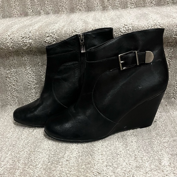 BCBGenerations black faux ledge wedge boots , size 8.5 - Picture 3 of 5